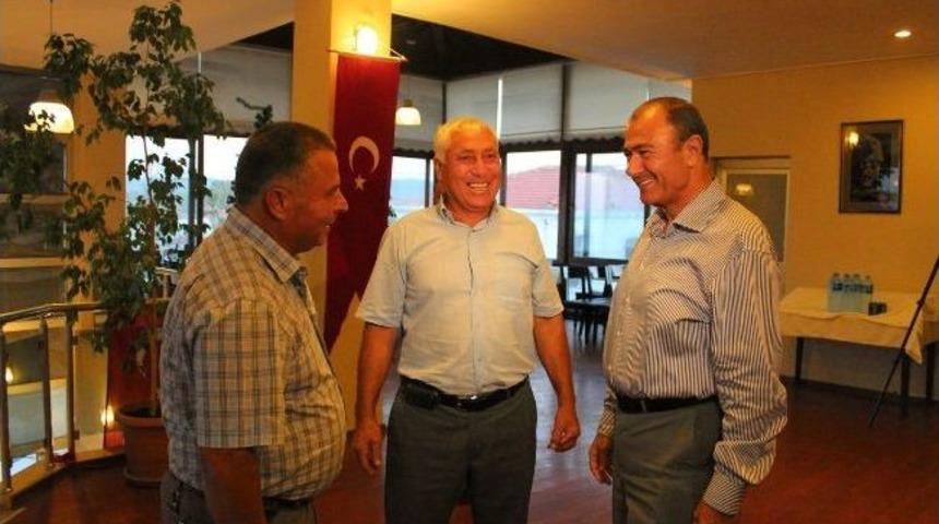 Urla Belediye Başkanı Muhtarlar Ve Şube M&uuml;d&uuml;rlerine İftar Yemeği Verdi