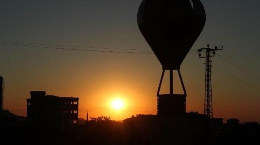 &Uuml;rg&uuml;p Yoluna Balon Fig&uuml;r&uuml; Konuldu