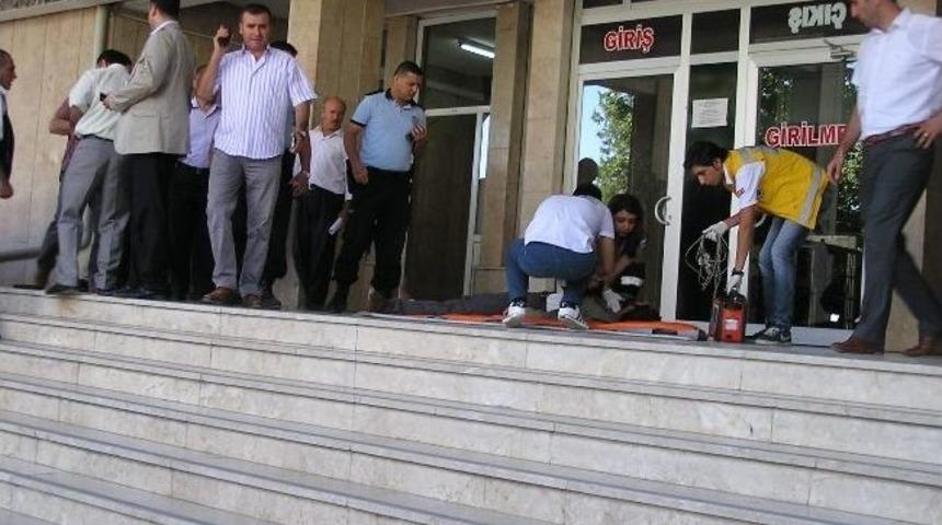 Malatya Adliyesi &Ouml;n&uuml;nde Silahlı Saldırı: 2 Yaralı