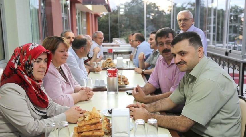 Huzurevinde Buruk Iftar