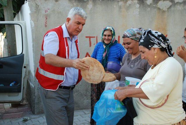 Kızılay Her Gün Bin Aileye Sıcak Yemek Taşıyor