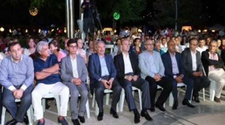 S&uuml;leyman Soylu, Bah&ccedil;eşehir&rsquo;de Musiki Dinledi