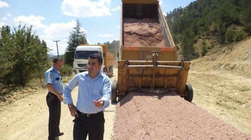 Kaymakam &Ccedil;ınar Asfaltlama &Ccedil;alışmalarını İnceledi
