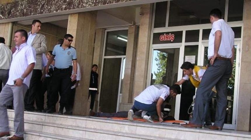 Adliye &Ouml;n&uuml;ndeki Saldırıda Yaralı Sayısının 4 Olduğu Bildirildi