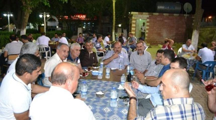 Hilvan&rsquo; Da Kaymakamlık Her Hafta Bir İftar Sofrası D&uuml;zenliyor