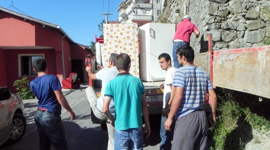 Kadın Meclisi Sevgi &Ccedil;emberi, Ihtiya&ccedil; Sahibi Ailelere Yardımlarını S&uuml;rd&uuml;r&uuml;yor