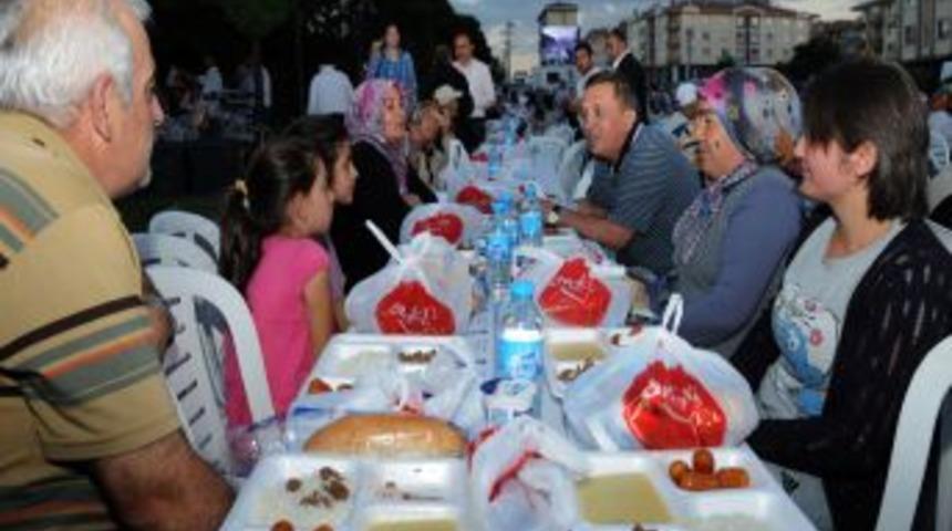 Pursaklar&rsquo;da 6 Bin Kişi Birlikte Iftar A&ccedil;tı