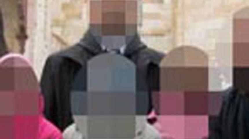 20 &ouml;ğrencisini taciz etti