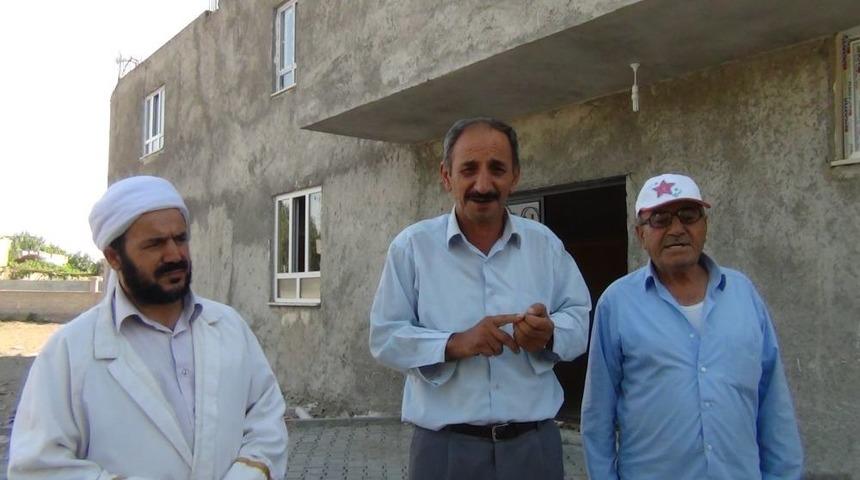 45 Derece Sıcakta Namaz Kılan Cemaat, Klima Yardımı Bekliyor