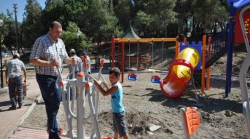 Bigadi&ccedil; Belediye Başkanı G&ouml;ksel Parkta &Ccedil;ocuklarla Spor Yaptı