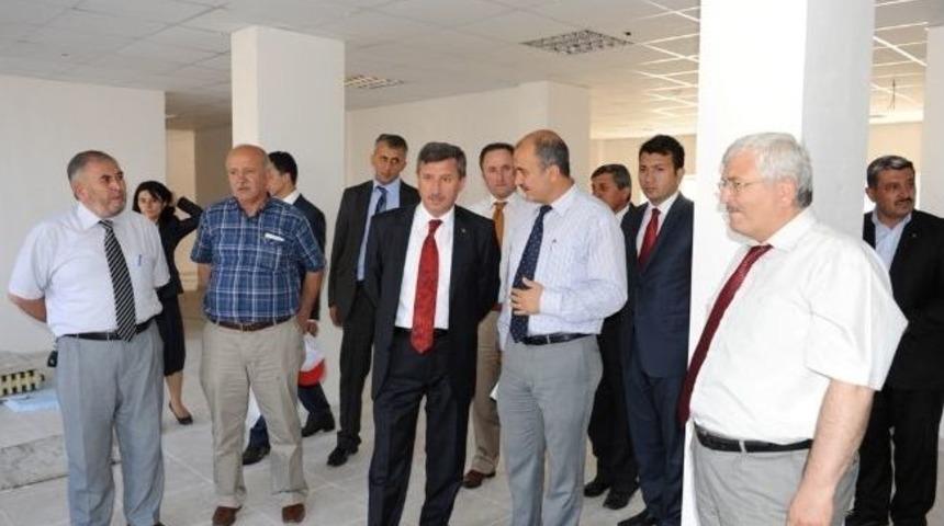 Vali Yılmaz, Yurt İnşaatını İnceledi