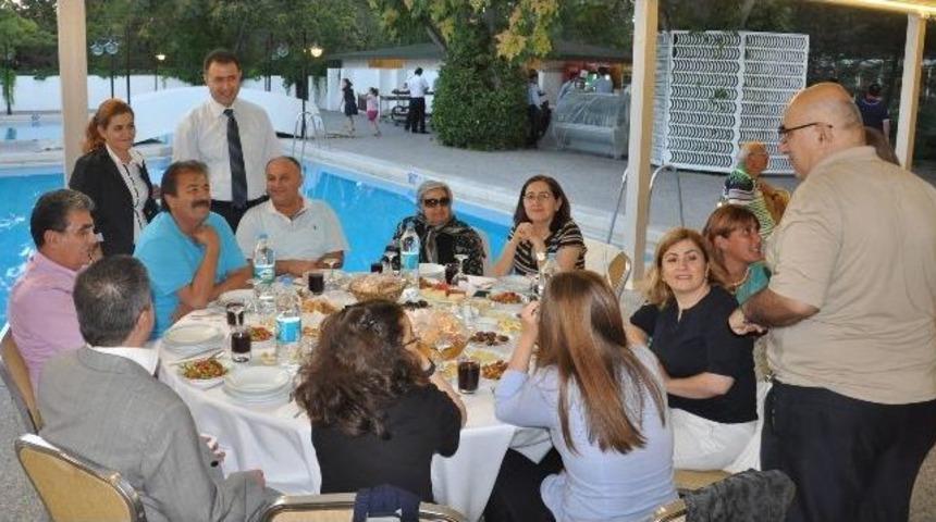 Aksaray'da Avukatlar İftar Sofrasında Buluştu