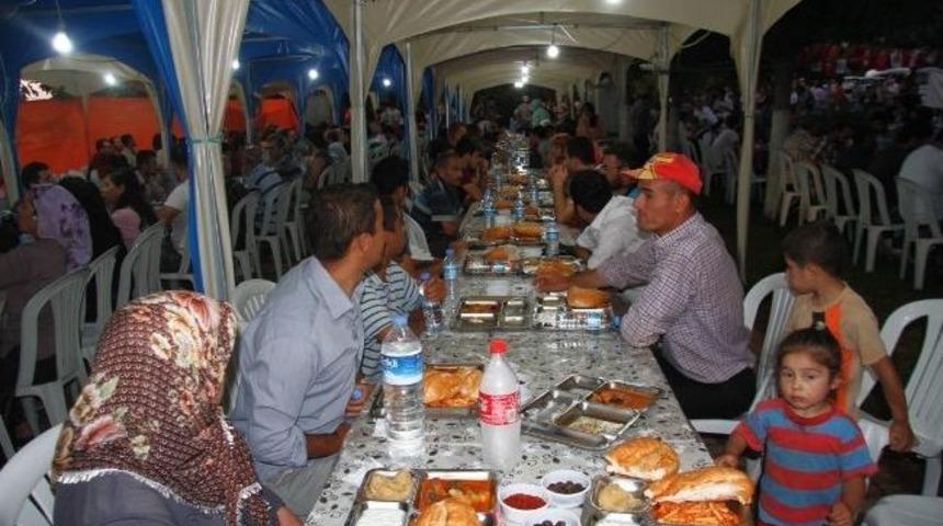 Belediye G&uuml;nde 5 Bin Kişiye İftar Yaptırıyor