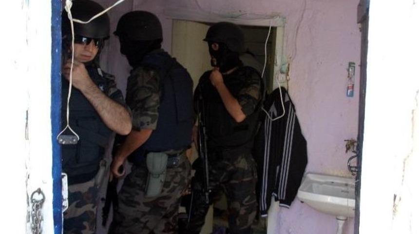 Konya Polisinden Uyuşturucu Baskını: 5 G&ouml;zaltı