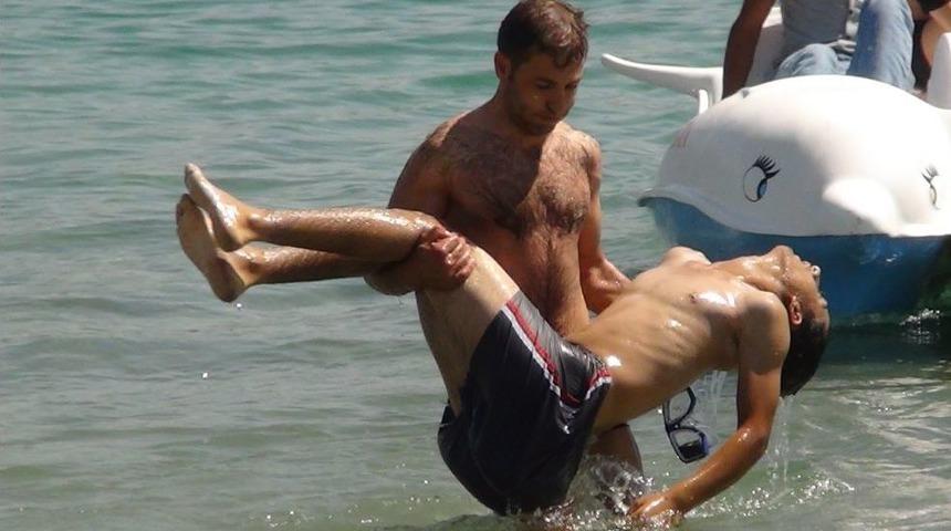 Van G&ouml;l&uuml; Kenarındaki Tatvan'da Sahil G&uuml;venlik Ve Cankurtaran Yok