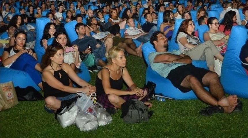 İzmir B&uuml;y&uuml;kşehir'den &Ccedil;imde Sinema Keyfi