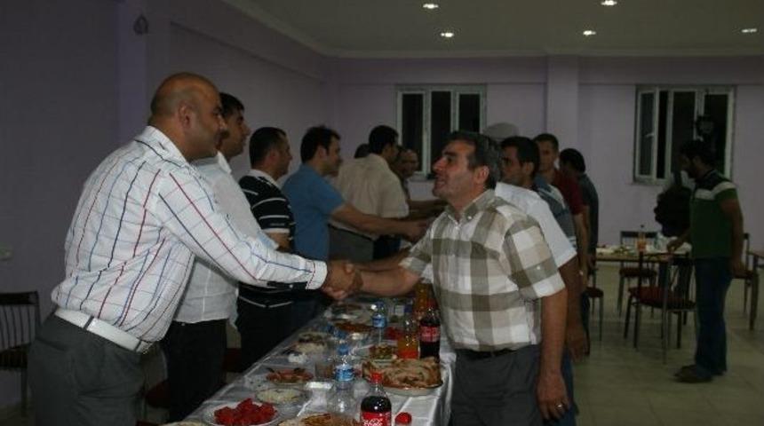 Protokol Ve Vatandaşlar İftarda Bir Araya Geldi