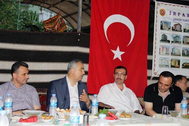 AK Parti Samsun Milletvekili Demir, Öğrenci Yurdunda Iftara Katıldı