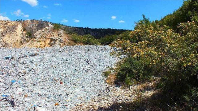 Deredeki Atıklar, Çevrecileri Ve Vatandaşları Tedirgin Ediyor