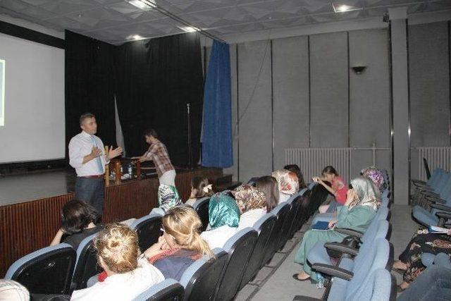 Mhp Kadın Kolları Eğitim Semineri Sürüyor