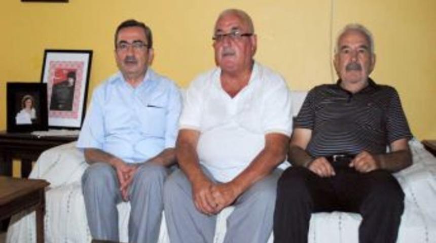 M&uuml;ft&uuml;l&uuml;k, Şehit Ailelelerini Ziyaret Ederek Şehitler I&ccedil;in Dua Ediyor