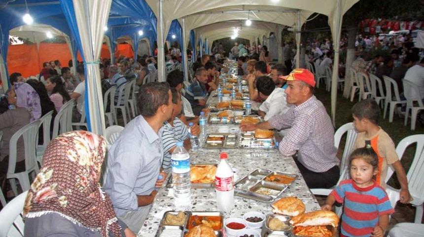 Gaziantep B&uuml;y&uuml;kşehir Belediyesi G&uuml;nde 5 Bin Kişiye Iftar Yaptırıyor