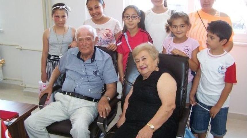 Hayırsever &Ccedil;ift, Yaptırdıkları Halk Eğitim Merkezi'ni Ziyaret Etti