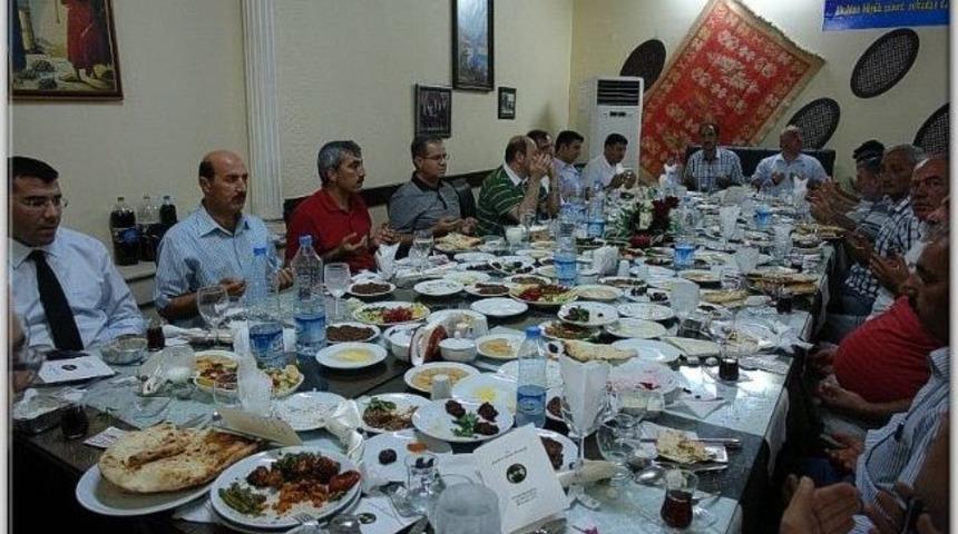 İl &Ouml;zel İdaresi Personeli, İftar Yemeğinde Bir Araya Geldi