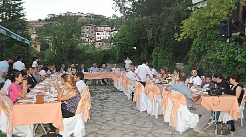 Kb&uuml; Rekt&ouml;r&uuml;nden Gazetecilere İftar