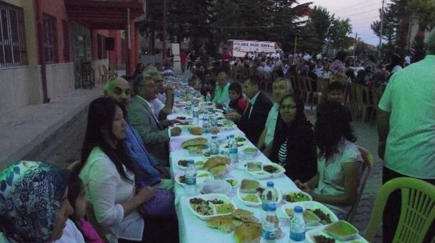 Kulu&rsquo;da Hayırseverlerden 800 Kişiye İftar