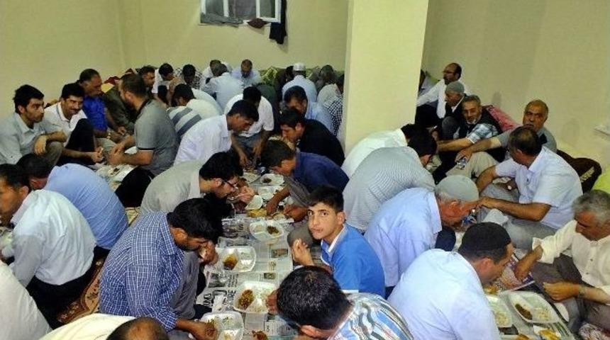 Kayatürk, Süphan Mahalle Sakinleriyle İftar Yaptı