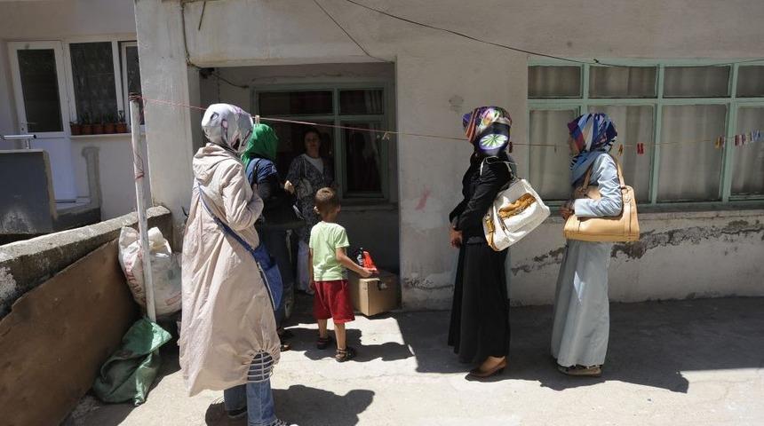 &Ccedil;anakkale SEVGİDER Ihtiya&ccedil; Sahiplerini Sevindirdi