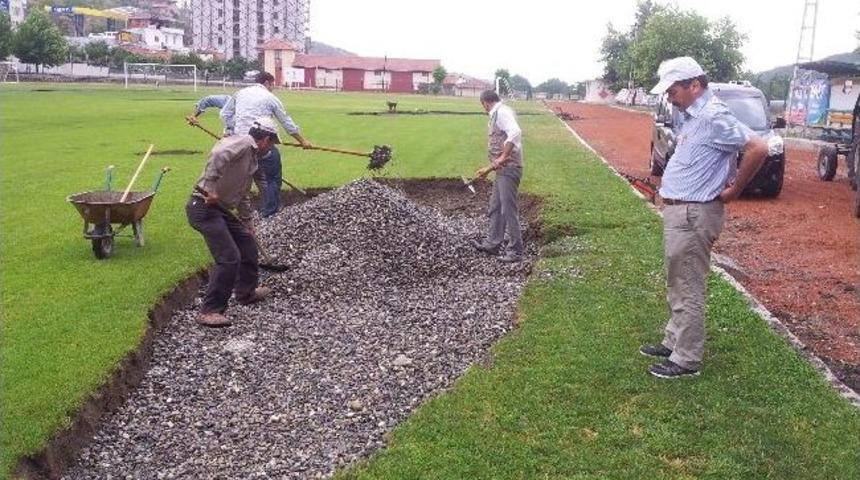 İskilip İl&ccedil;e Stadyumku Bakıma Alındı
