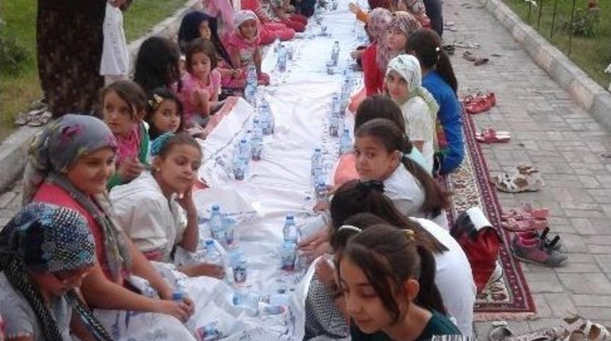 Yaz Kuran Kursu &Ouml;ğrencileri İftar Yemeğinde Buluştu