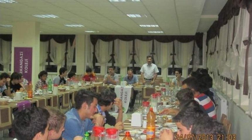 Boz&uuml;y&uuml;k Orhangazi Koleji Mezunları İftarda Buluştu