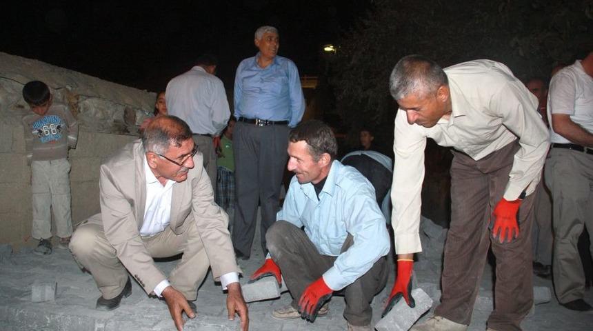 Hakkari&rsquo;nin Medrese Mahallesi&rsquo;ne Ilk Kez Parke Taşı D&ouml;şeniyor