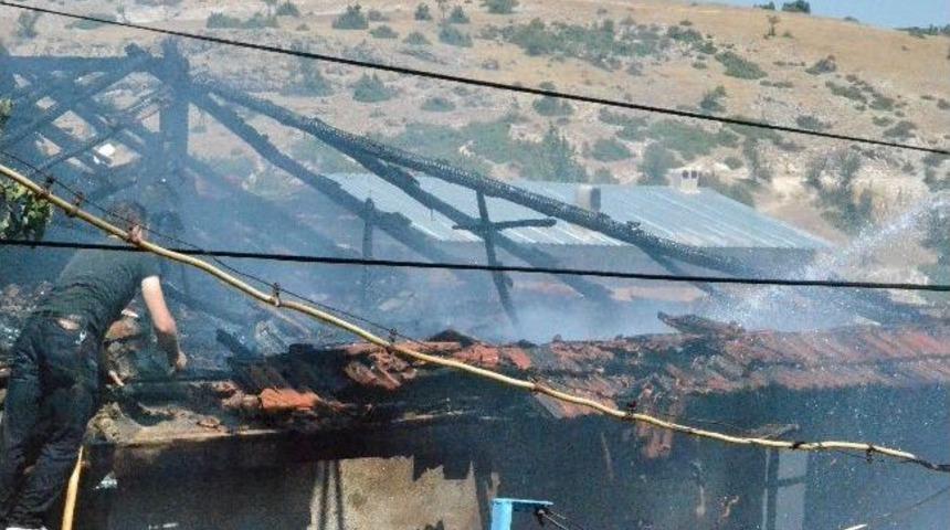 K&uuml;tahya&rsquo;da 1 Saatte 2 Ev Yandı