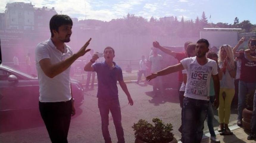 (&ouml;zel Haber) Trabzonspor Taraftarından Tolga Zengin&rsquo;e G&ouml;rkemli Uğurlama