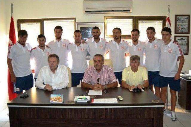 Ayvalıkgücü Belediyespor Gölcük’e Gitti