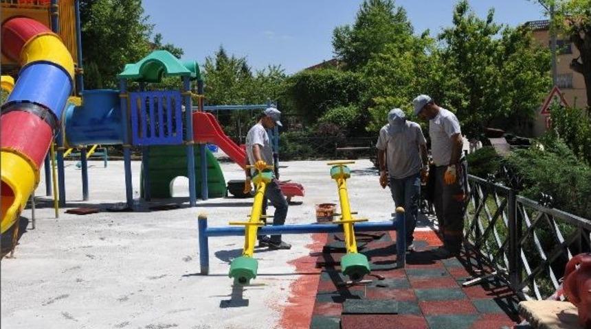 Boz&uuml;y&uuml;k'teki Parklar Kau&ccedil;ukla Kaplanıyor