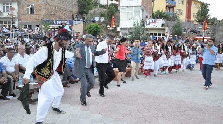 Milletvekili Kamer Gen&ccedil; Ve H&uuml;seyin Ayg&uuml;n Tunceli&rsquo;de Protesto Edildi