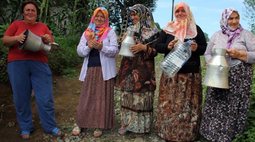 Susuz Kalan K&ouml;yl&uuml;lerden Su Bidonlu Tepki