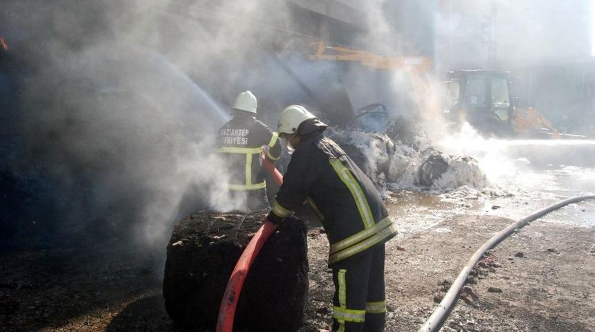 Tekstil Fabrikasındaki Yangında Çok Sayıda Işçi Dumandan Etkilendi