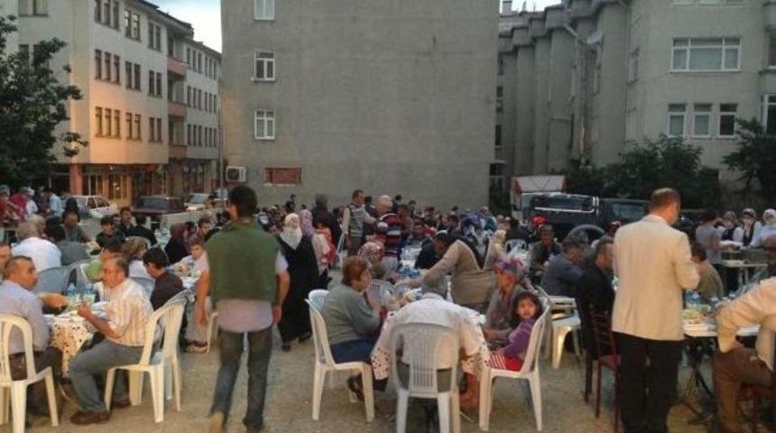 Ak Parti İftar Programlarına Devam Ediyor