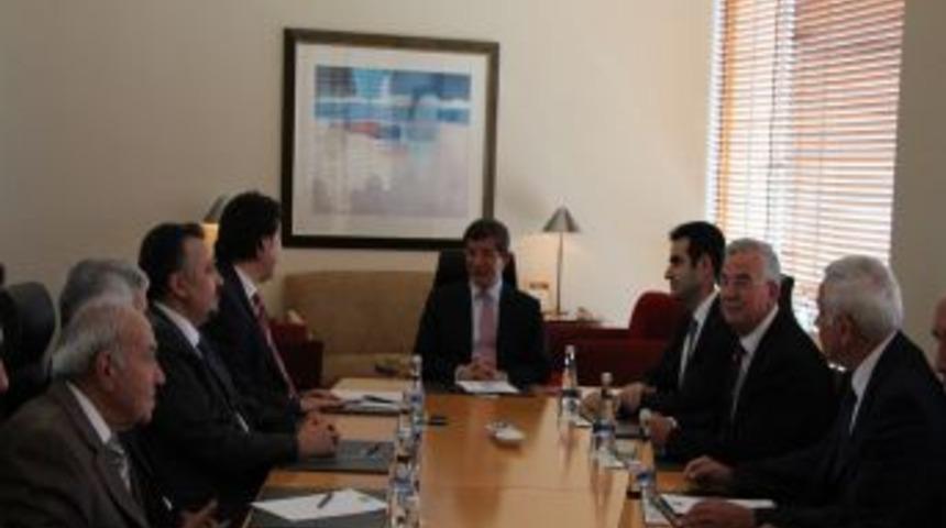 Davutoğlu, Batı Trakya T&uuml;rkleri Temsilcilerini Kabul Etti