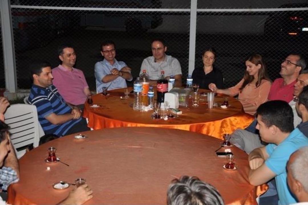 Salihli Protokol&uuml; Tutuklu Ve H&uuml;k&uuml;ml&uuml;lerle İftar A&ccedil;tı