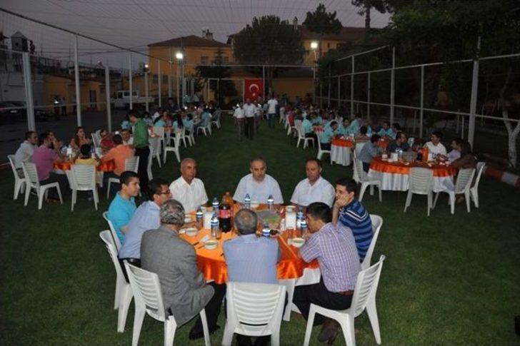Salihli Protokolü Tutuklu Ve Hükümlülerle İftar Açtı G4