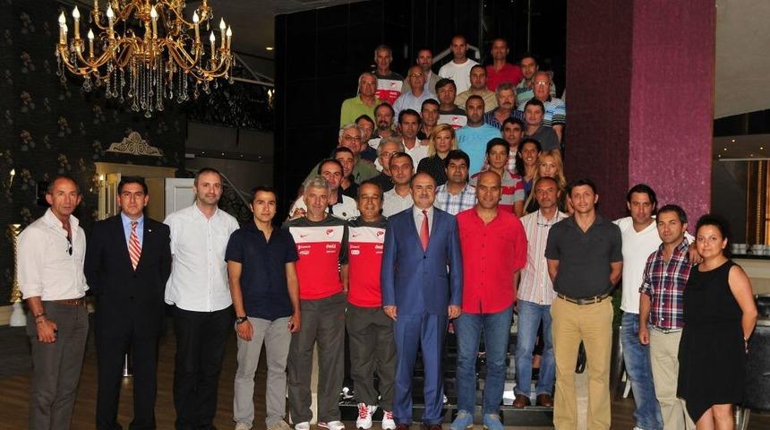 &Ccedil;ocuk Futbolu Gelişim Semineri, İstanbul'da Başladı