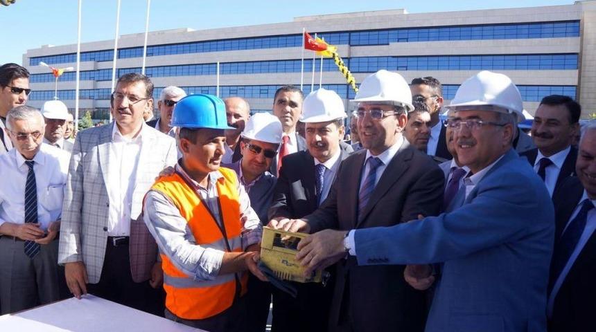 İn&ouml;n&uuml; &Uuml;niversitesi Karaciğer Nakli Hastanesinin Temel Atma T&ouml;reni