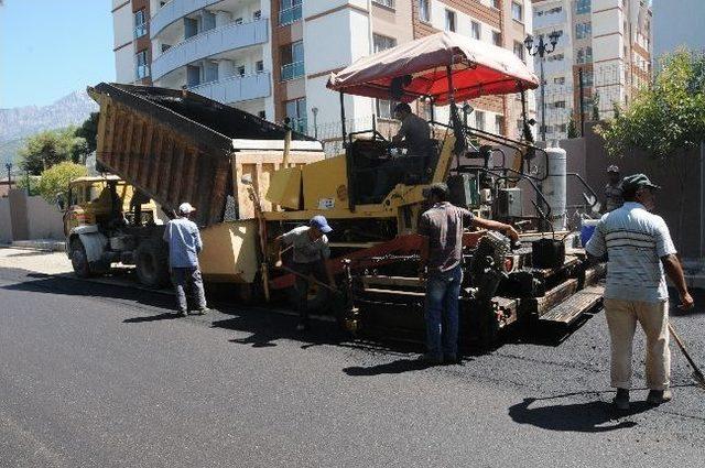 Manisa’da 75. Yıl Mahallesi Asfaltlanıyor